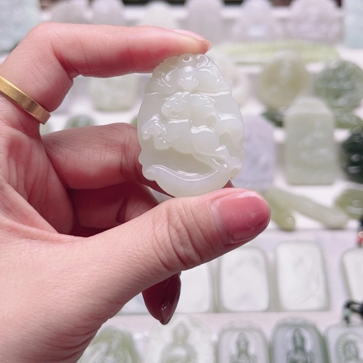 和田玉未镶嵌颈饰