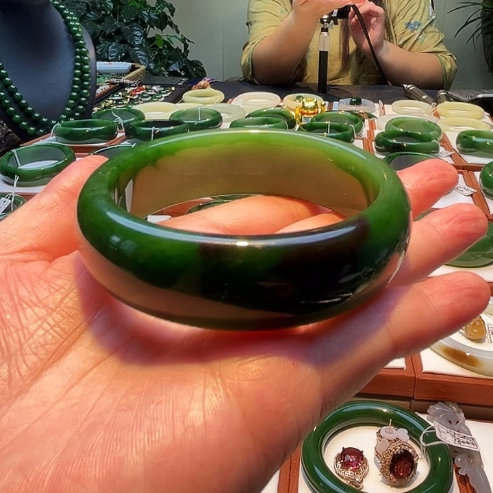 未镶嵌手镯和田玉惟*俄七聚红皮61圈口