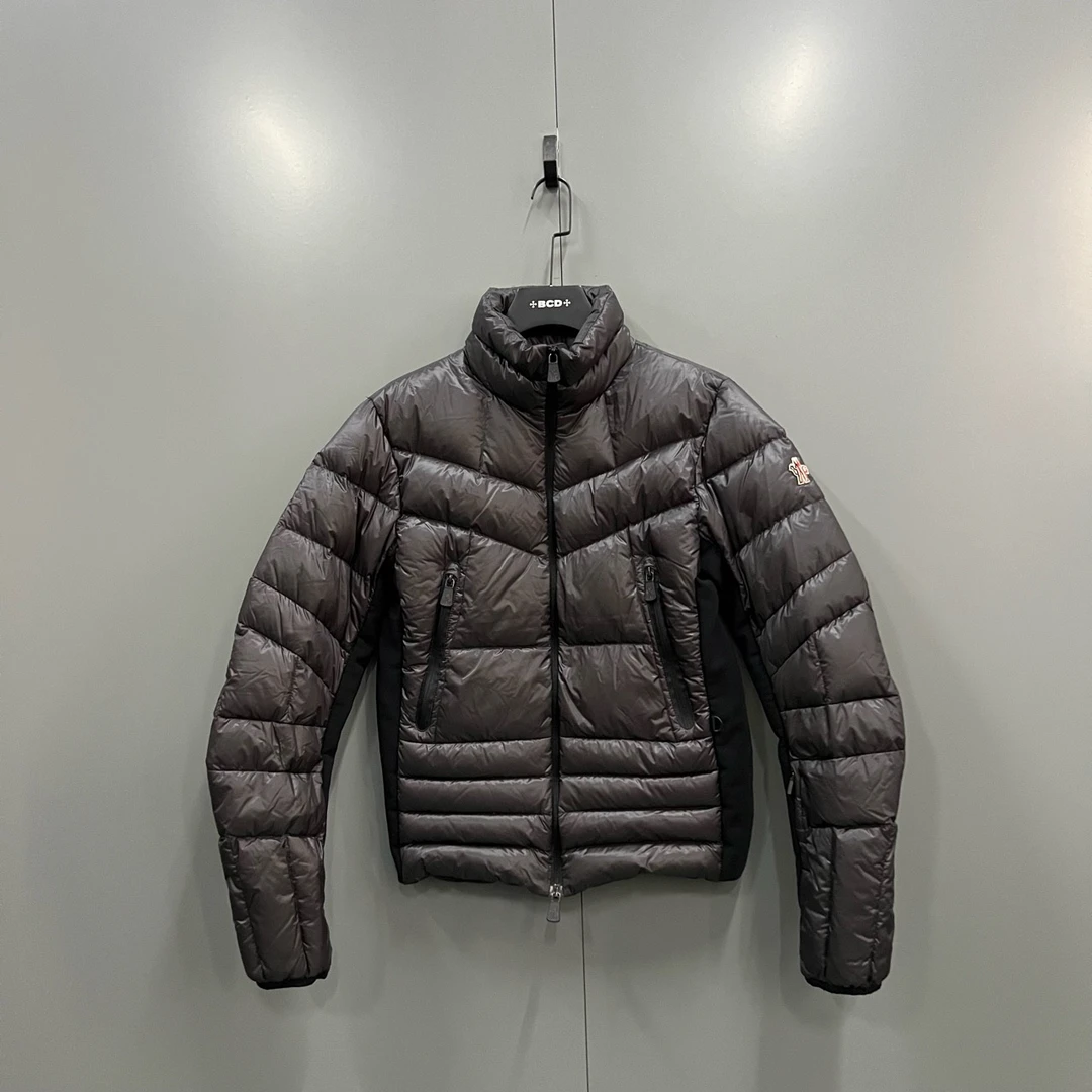 (ll) Moncler 蒙口 徽标刺绣立领羽绒服 1码/95新/13800/bc012129