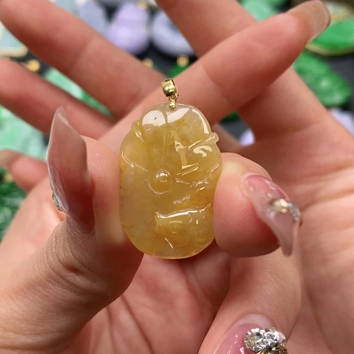 翡翠颈饰未镶嵌吊坠