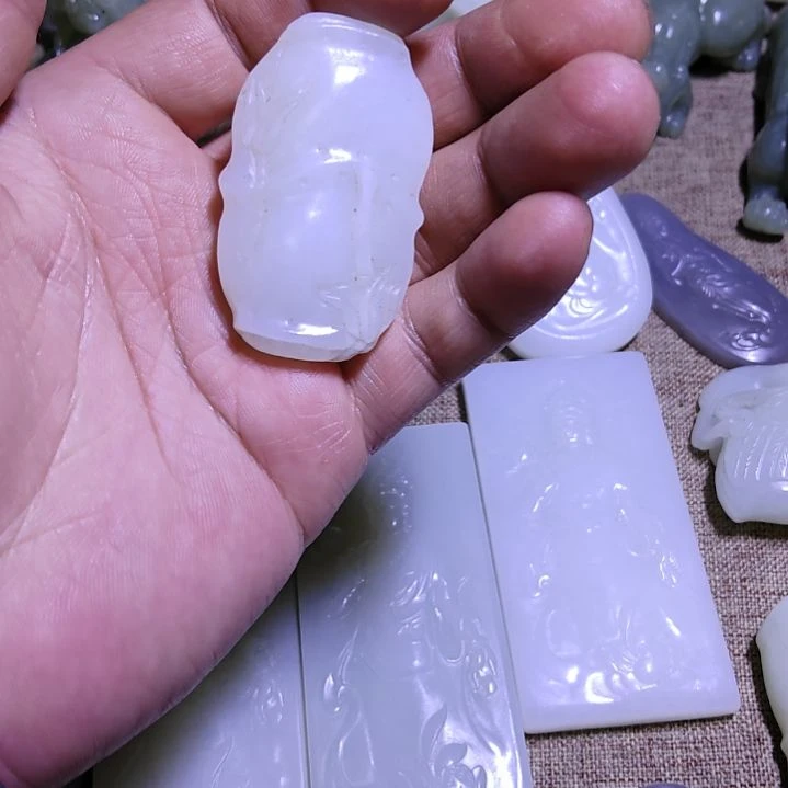 和田玉未镶嵌颈饰