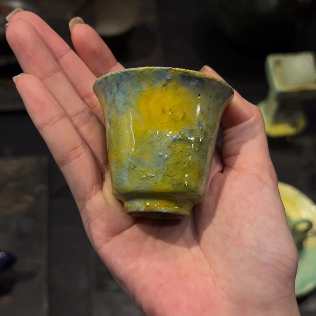 瓷片陶瓷。       陶瓷。