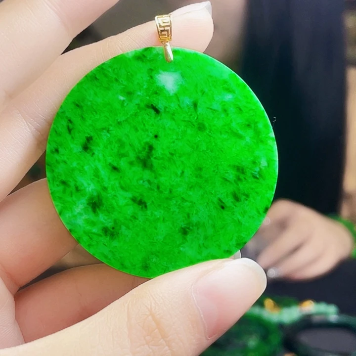 翡翠18K金镶嵌颈饰多样性