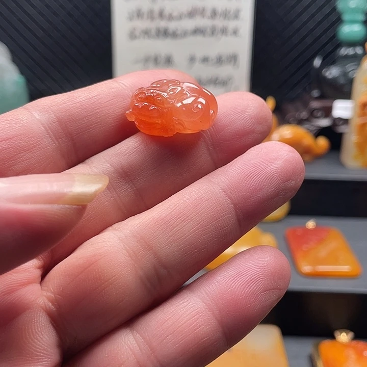 合金石英质玉（黄龙玉）貔貅吊坠