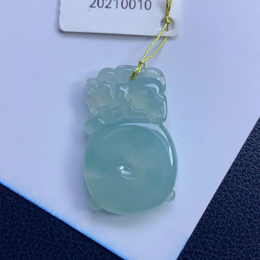 翡翠未镶嵌颈饰平安扣