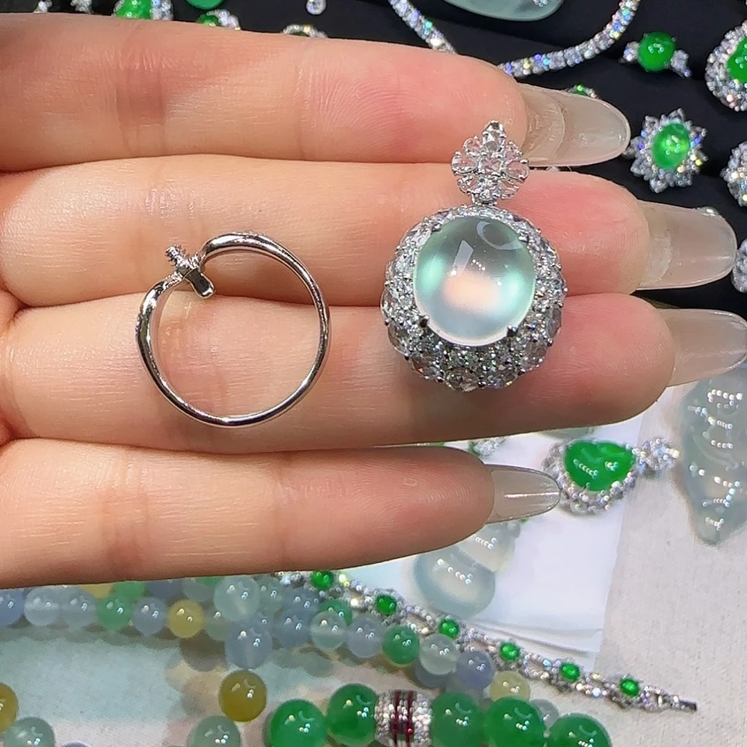 翡翠18K金镶嵌戒指