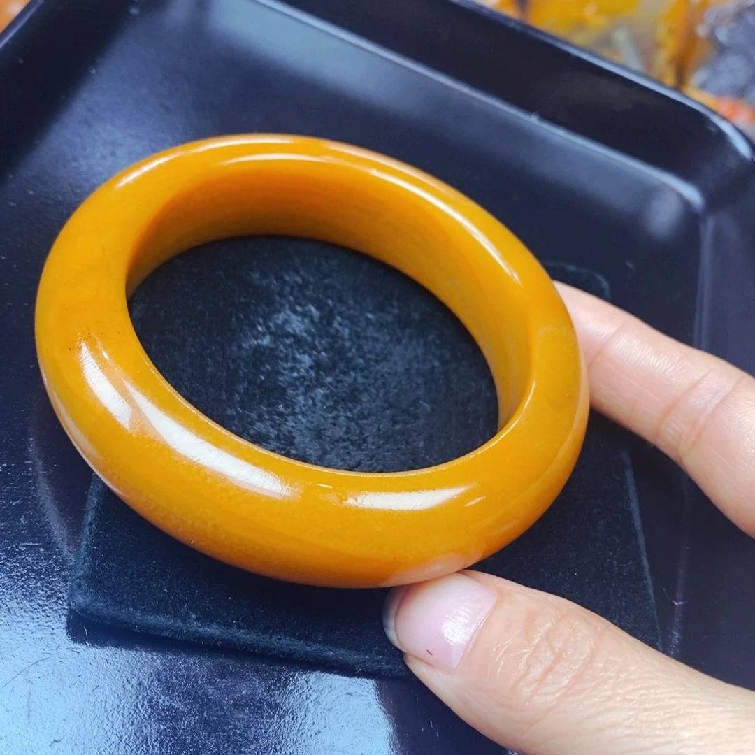 未镶嵌石英质玉（黄龙玉）颈饰