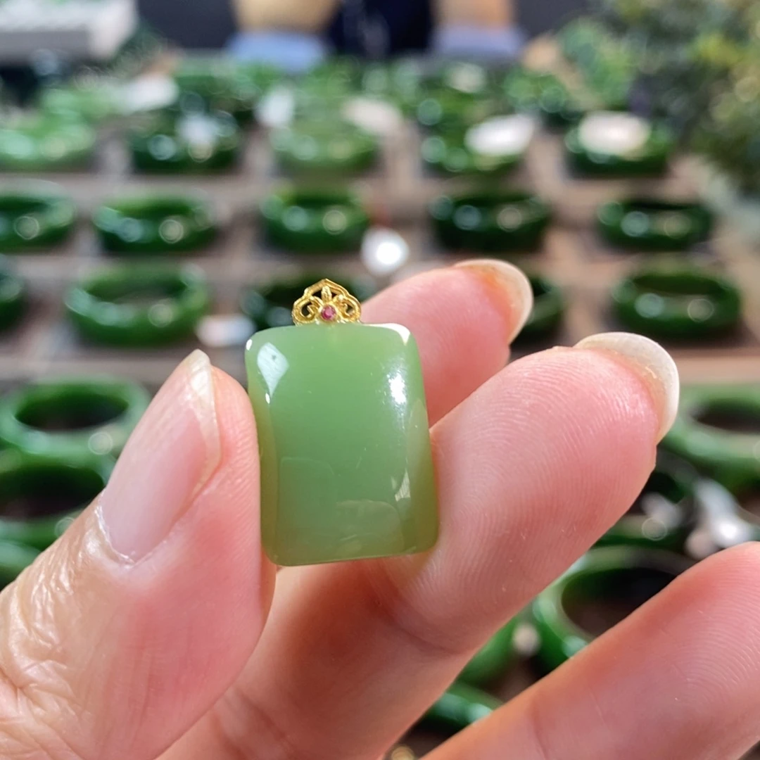 和田玉（碧玉）18K金镶嵌颈饰