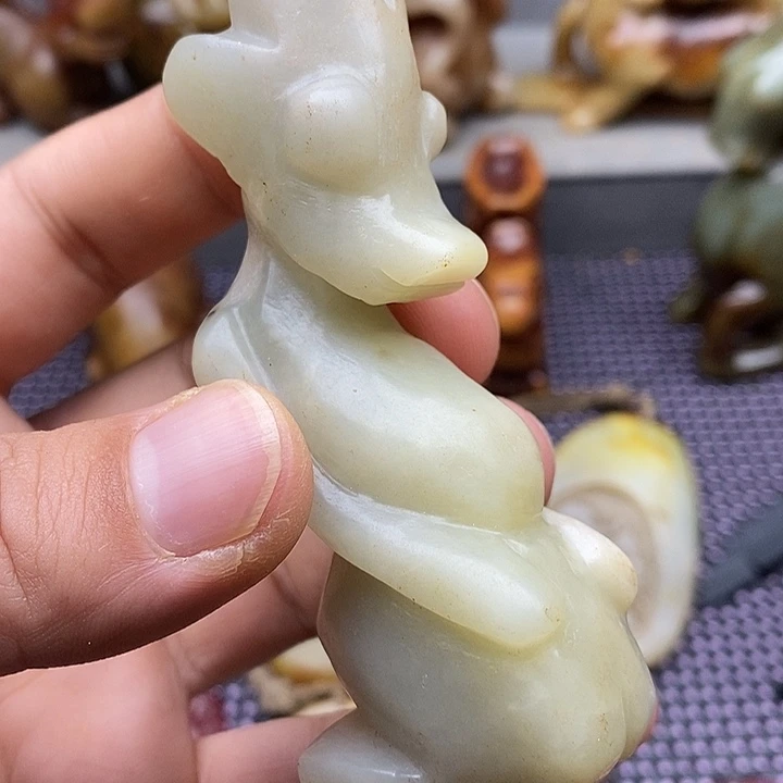未镶嵌蛇纹石玉颈饰