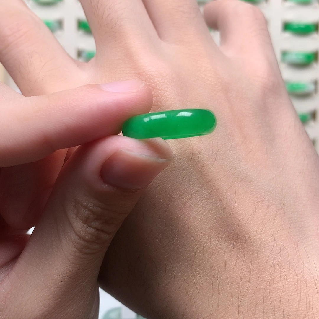 翡翠未镶嵌戒指15圈口微瑕