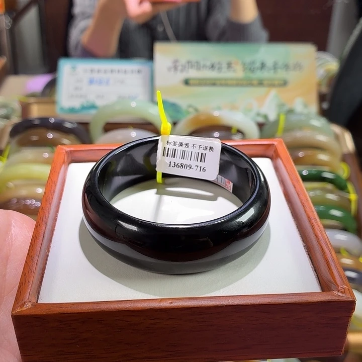 和田玉未镶嵌手镯54