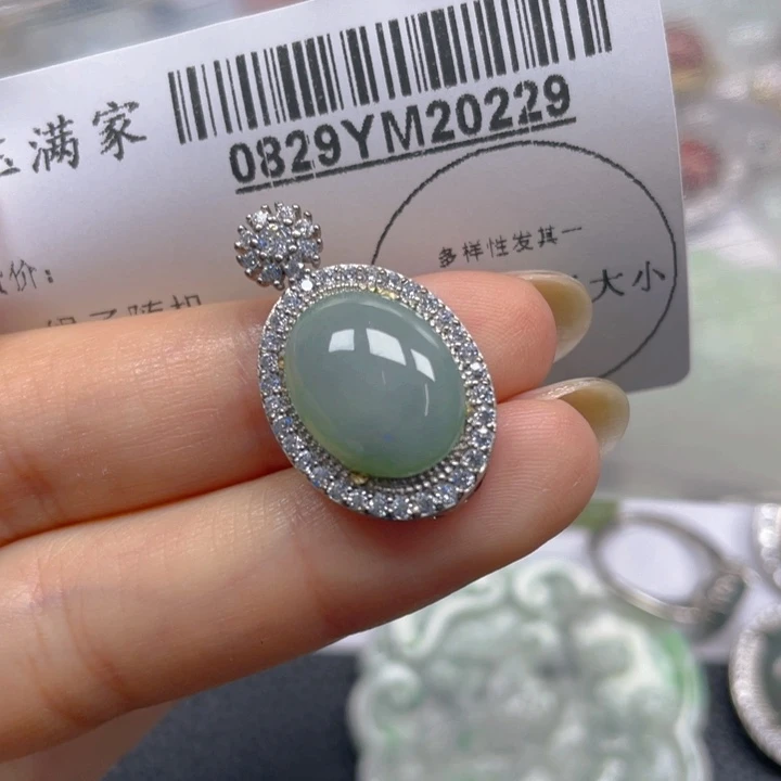 吊坠(不含链)未镶嵌翡翠