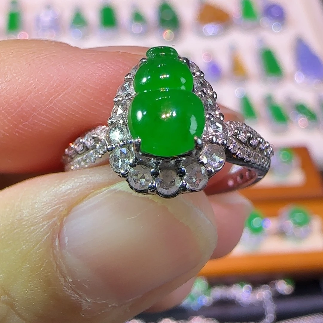 翡翠18K金镶嵌戒指