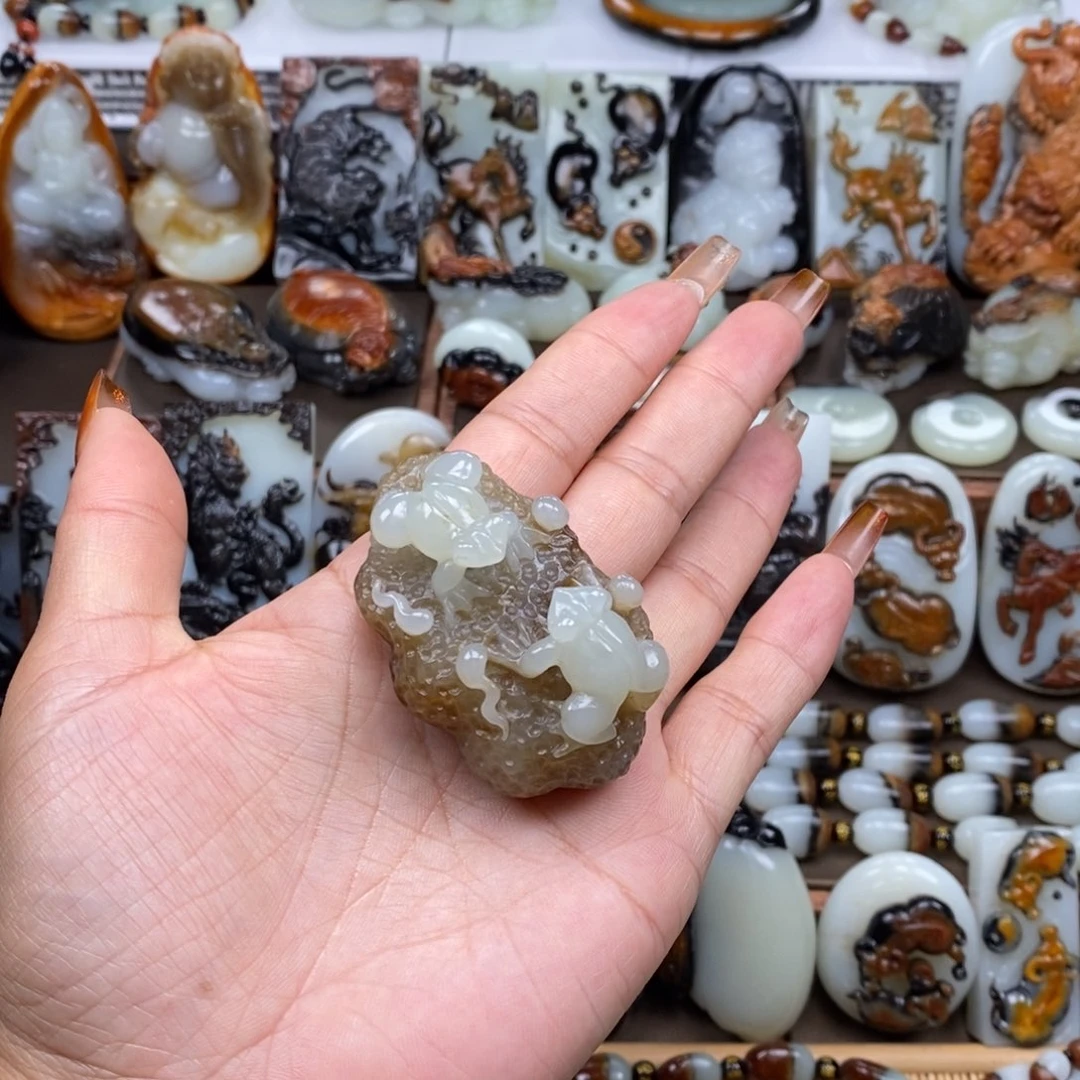 颈饰未镶嵌和田玉