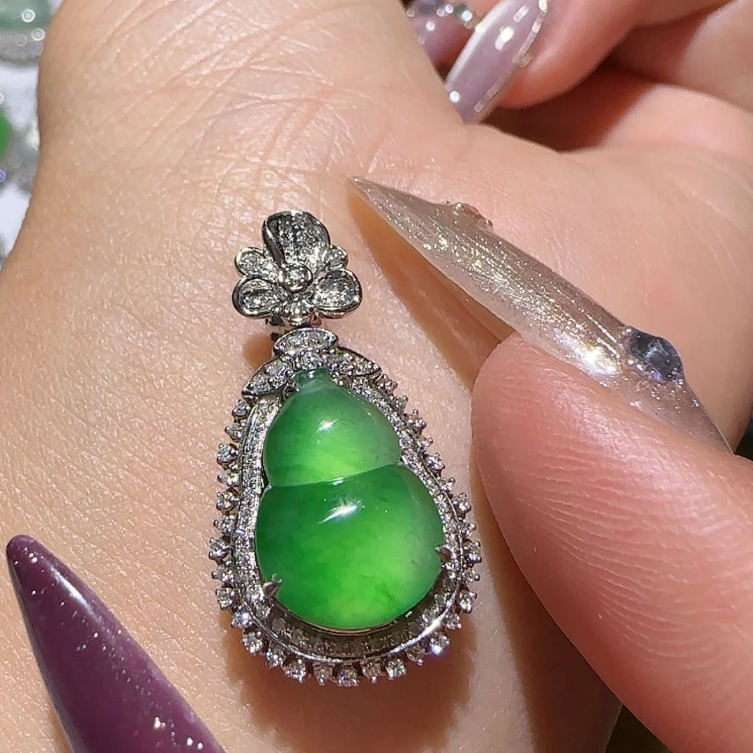 【闪购商品】颈饰18K金镶嵌翡翠天然