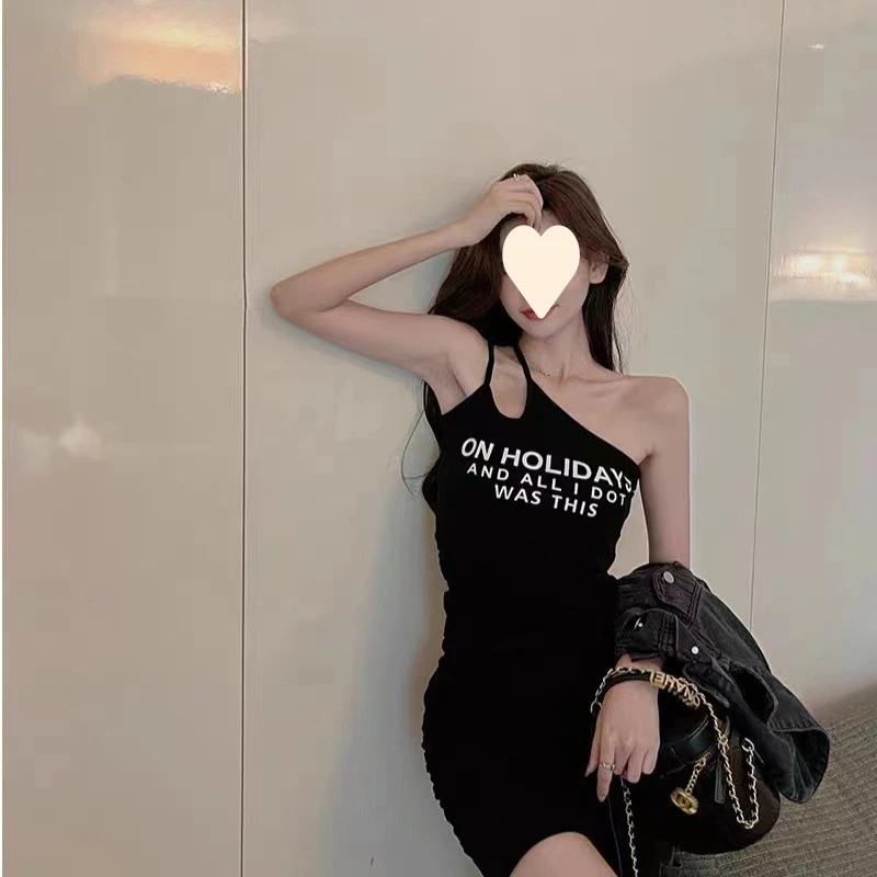 辣妹黑色吊带连衣裙女夏季2025新款修身显瘦性感露肩纯欲包臀裙子