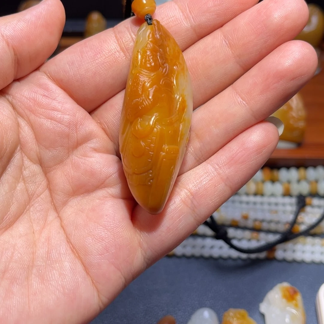 强***子和田玉未镶嵌颈饰
