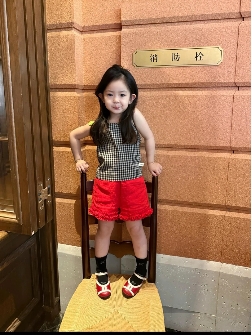 《现货》女童2025夏季百搭韩版时髦黑白格子吊带红色花边短裤套装