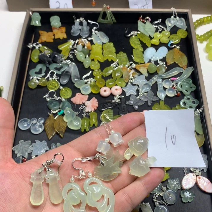 蛇纹石玉耳钉足银镀金镶嵌大****