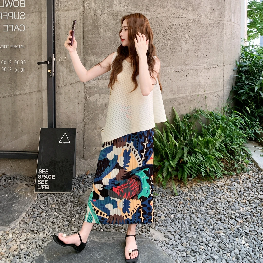高级小众不撞款套装2025夏季无袖不规则上衣印花高腰半身裙两件套