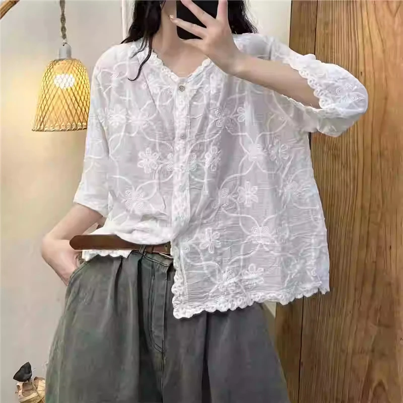 X122森系刺绣轻薄V领宽松衬衫纯色上衣女衣长63胸围130