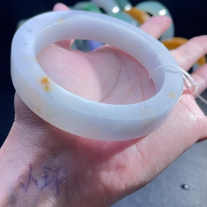 未镶嵌翡翠手镯定制翡翠