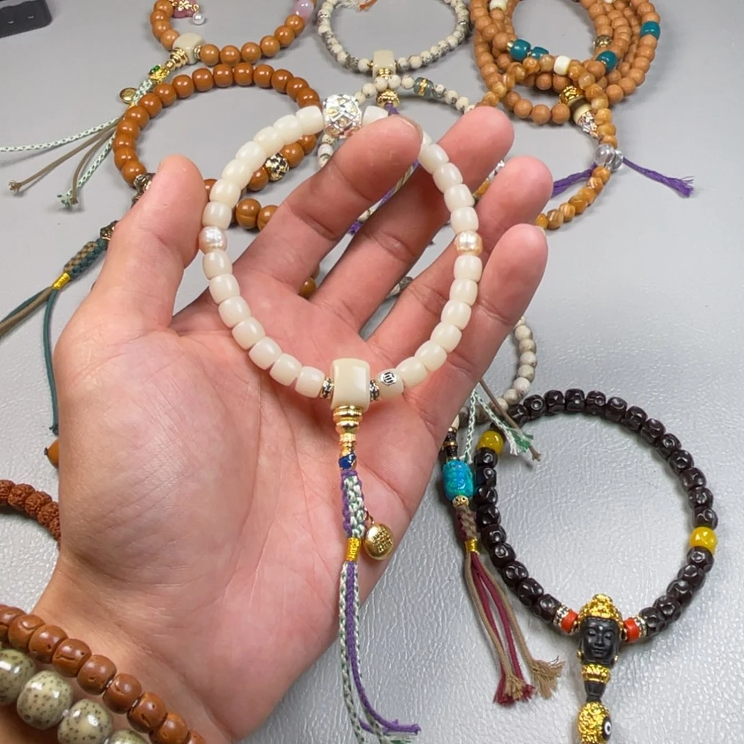 吊坠白玉菩提。。。。。。。。。。。