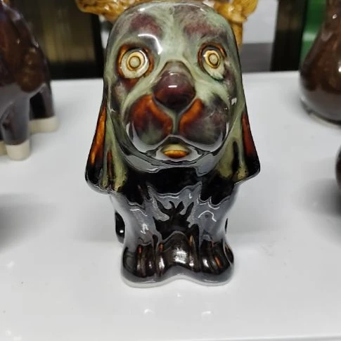 瓷片瓷片，各种摆件，盘，碗，沙锅，均有瑕疵。