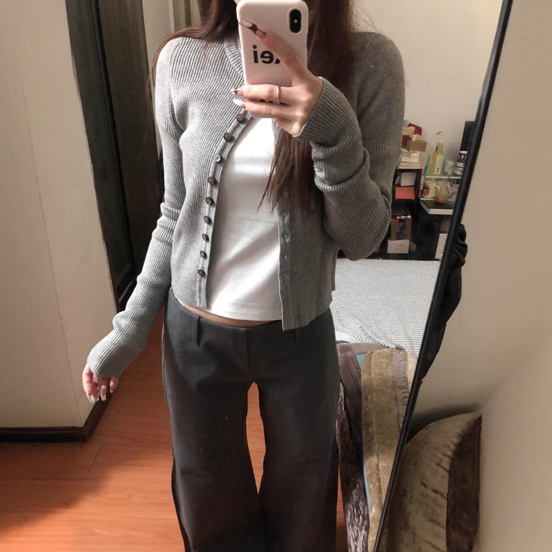 灰色温柔风甜美长袖单排针织开衫外套女早春修身显瘦短款打底上衣