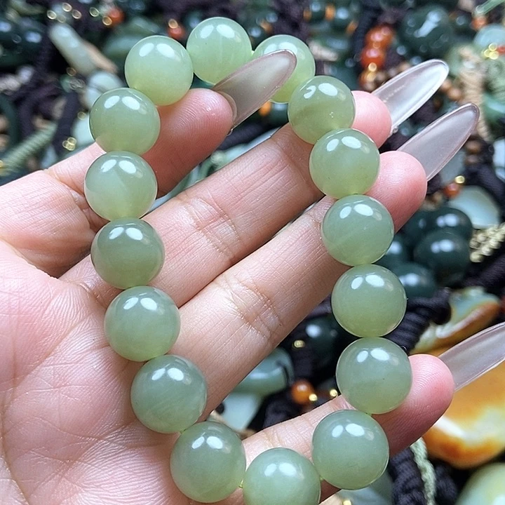 和田玉颈饰足铂镶嵌