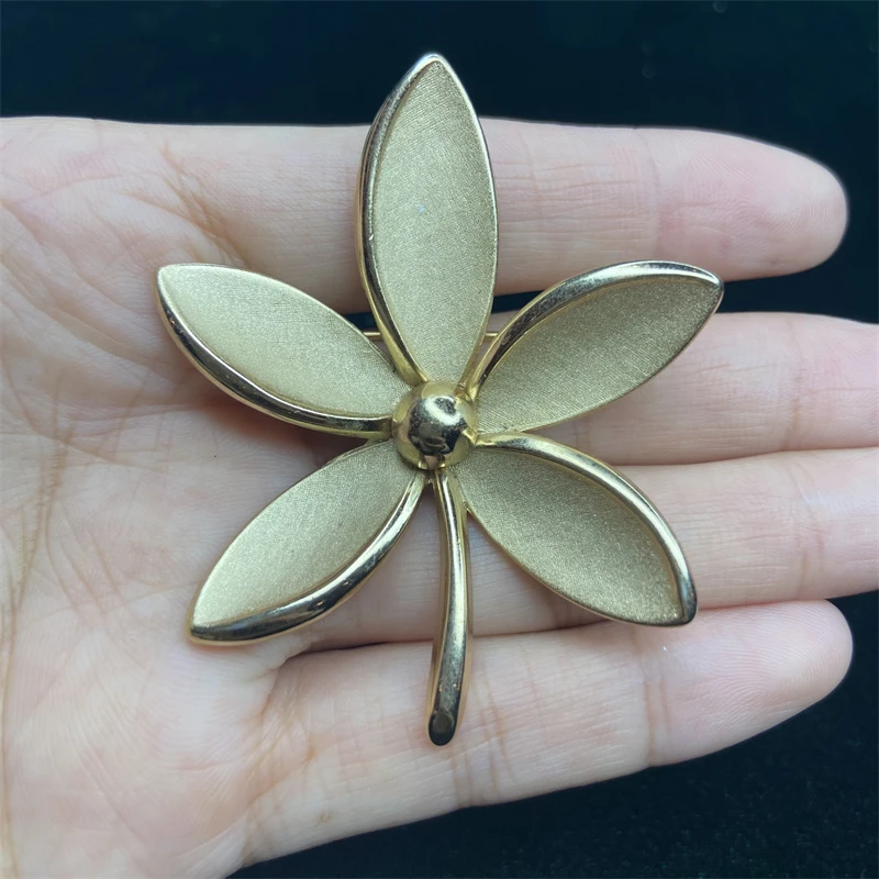 合金胸针 trifari皇冠枫叶胸针1-1【2061227-037】