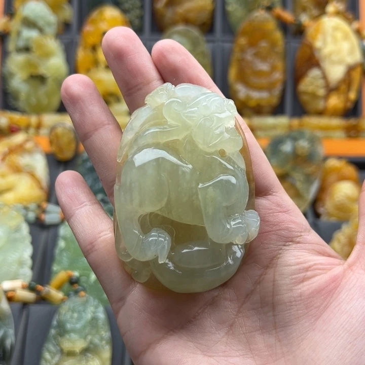 未镶嵌蛇纹石玉颈饰