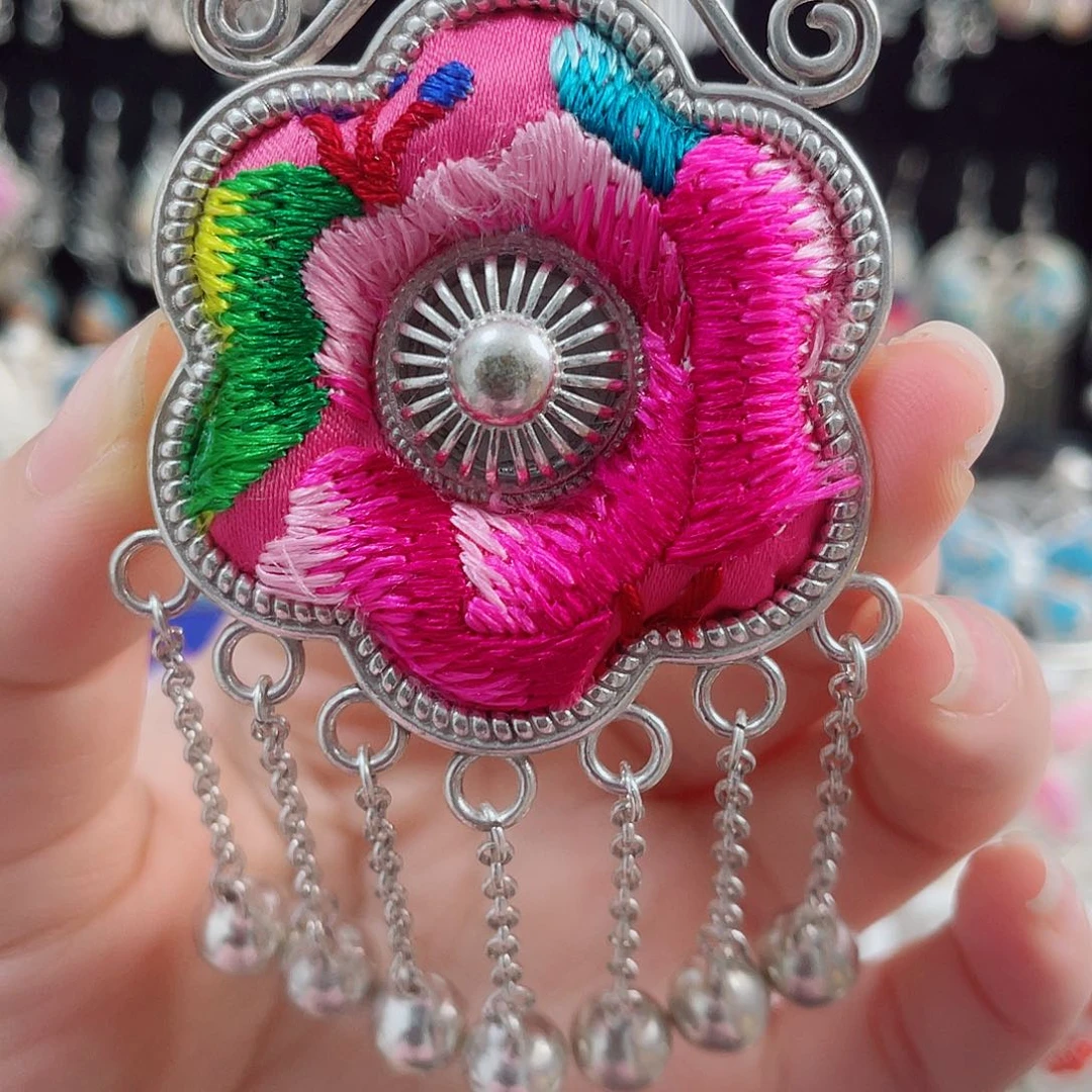 织绣非遗刺绣吊坠