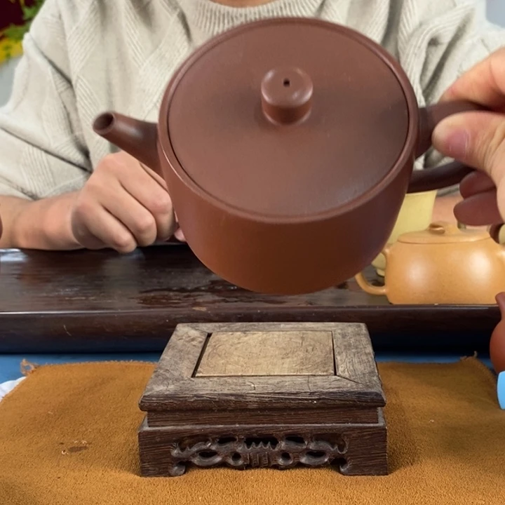 紫砂茶壶红皮龙汉瓦200左右的容量