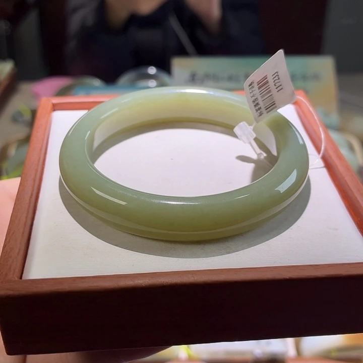 和田玉未镶嵌手镯9。 57:58