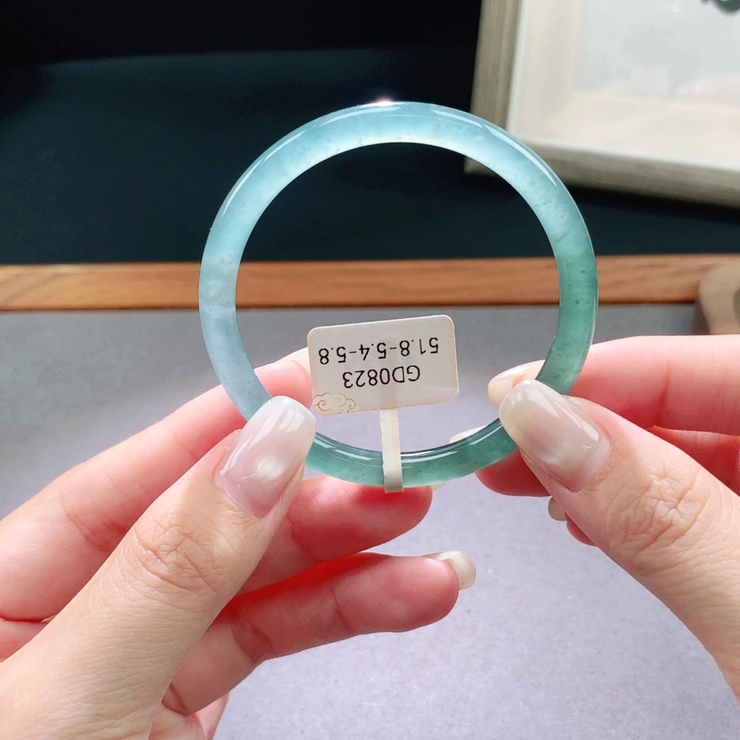 未镶嵌手镯翡翠天然