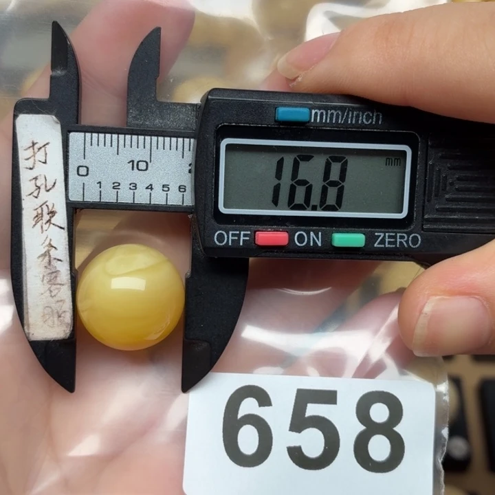 万***天未镶嵌琥珀裸石微瑕