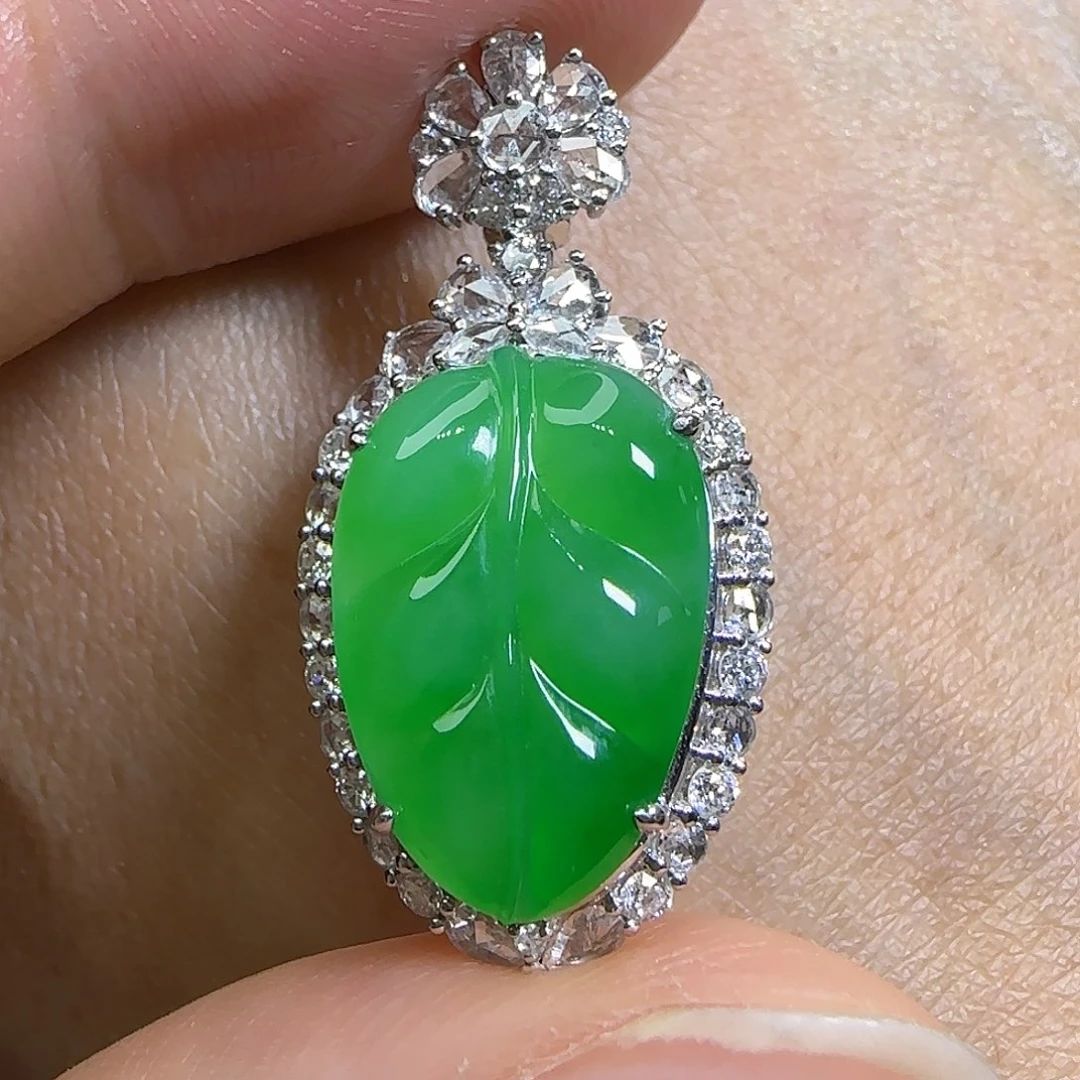 颈饰18K金镶嵌翡翠天然翡翠