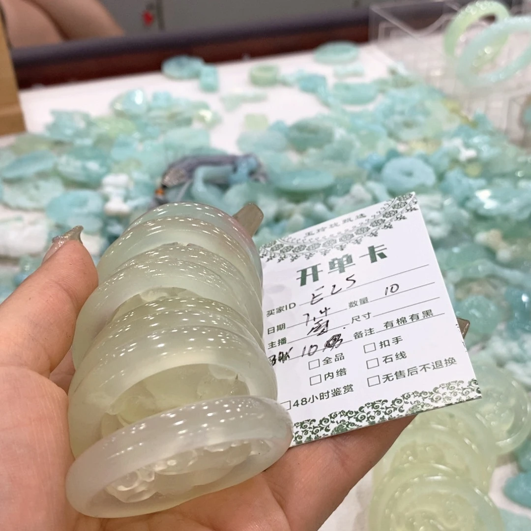 刘***嫚蛇纹石玉未镶嵌手镯