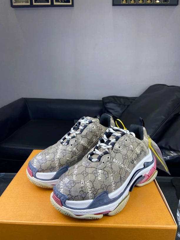 全新未使用 Balenciaga/巴黎世家 Triple s联名老爹鞋39码配盒