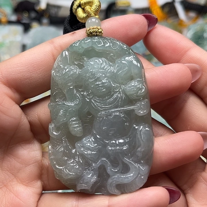 翡翠未镶嵌颈饰不动明王