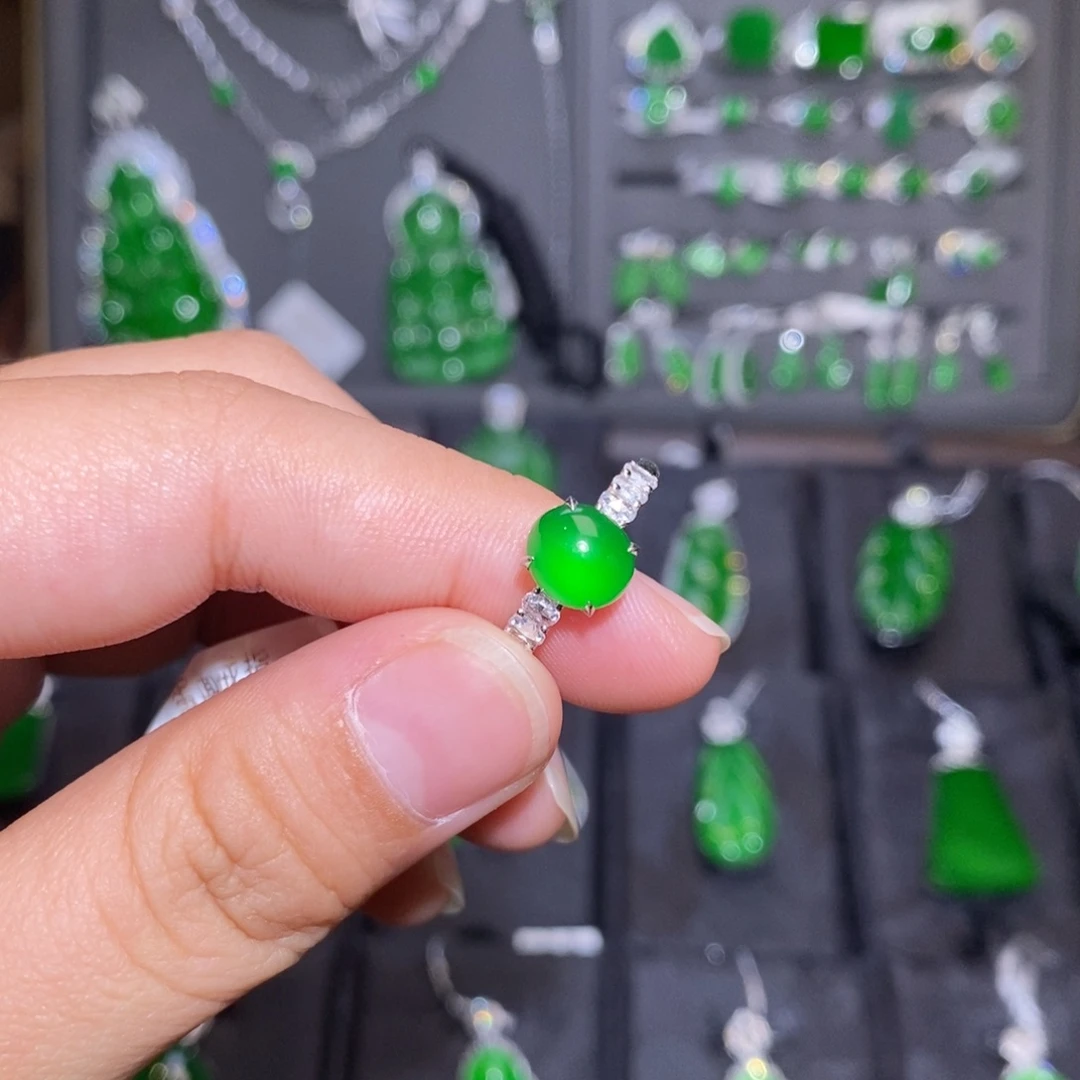 翡翠18K金镶嵌戒指天然翡翠