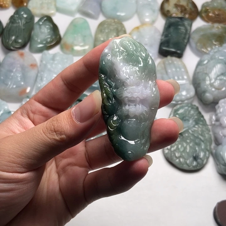 翡翠未镶嵌颈饰龙牌39