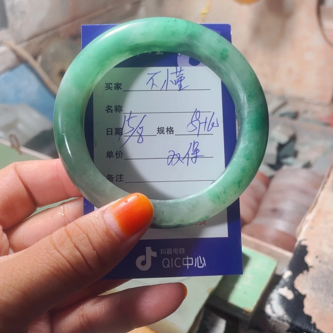 不***懂石英质玉手镯未镶嵌定制加工