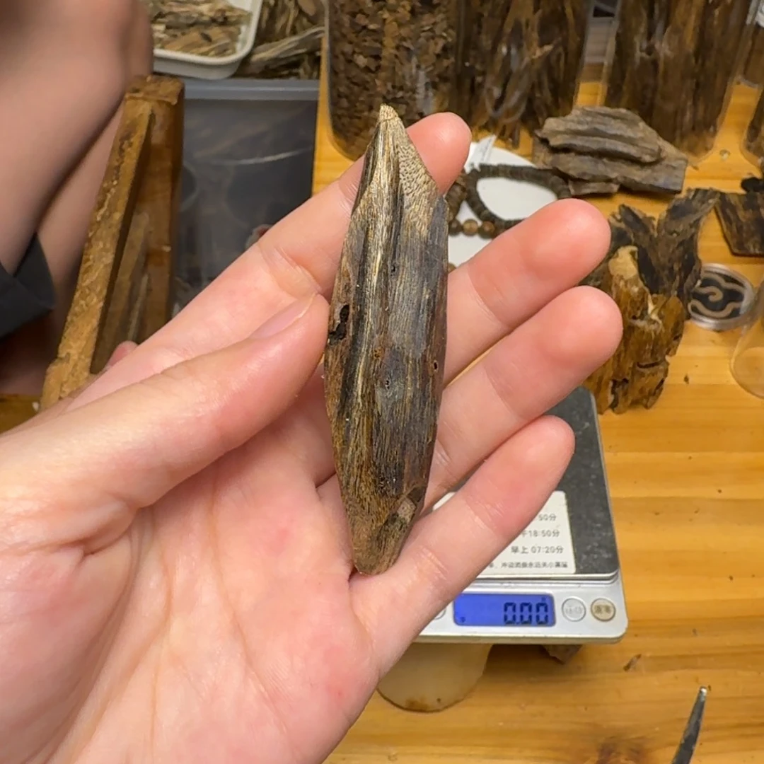 沉香碎屑沉香白棋块料10克