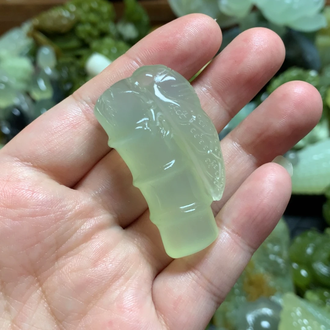 㞮***乂岫玉未镶嵌手把吊坠