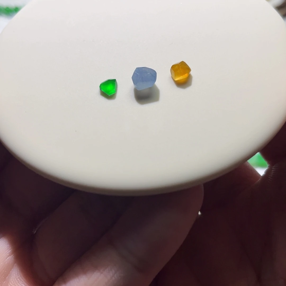 散珠翡翠裸石随型三颗