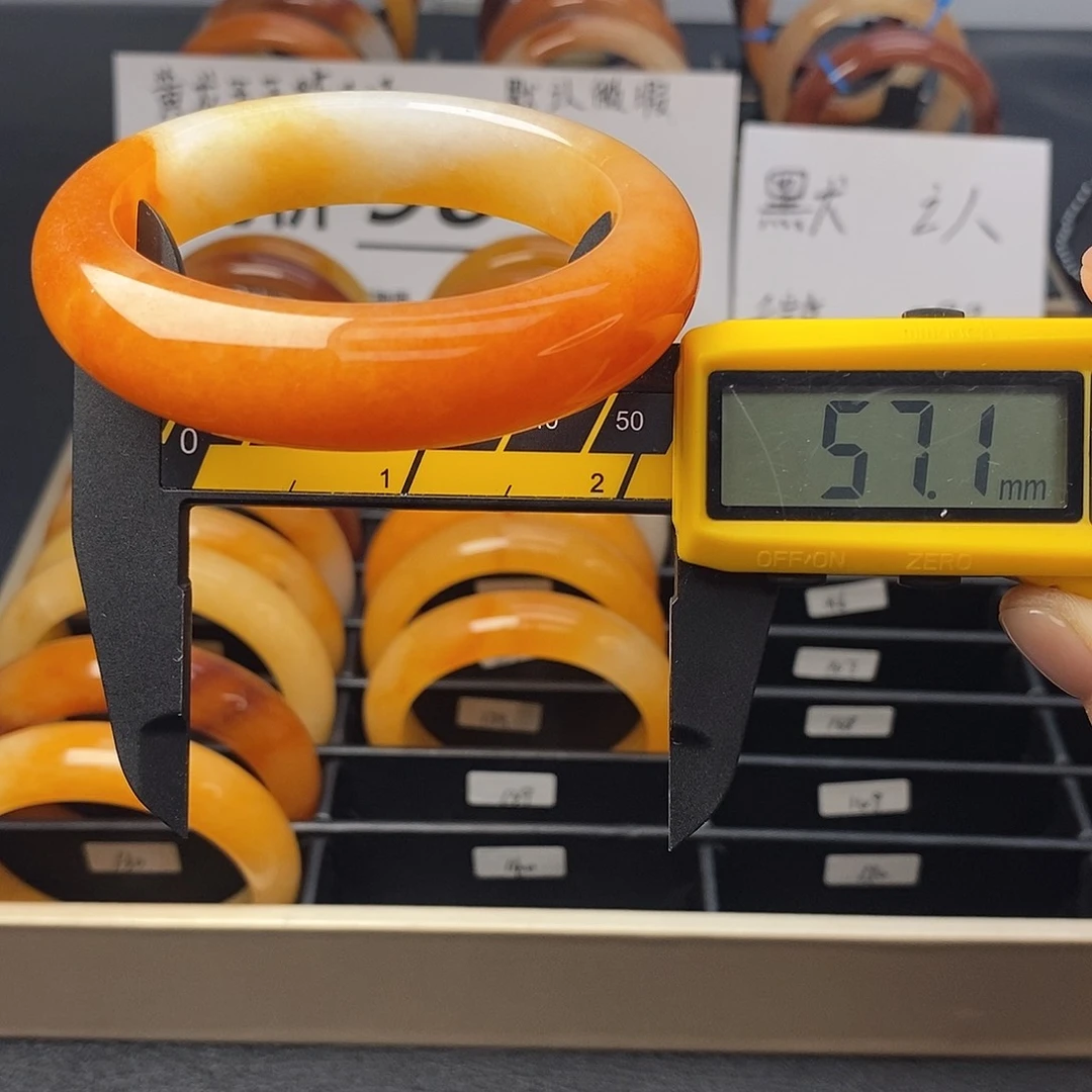 未镶嵌石英质玉（黄龙玉）手镯139号