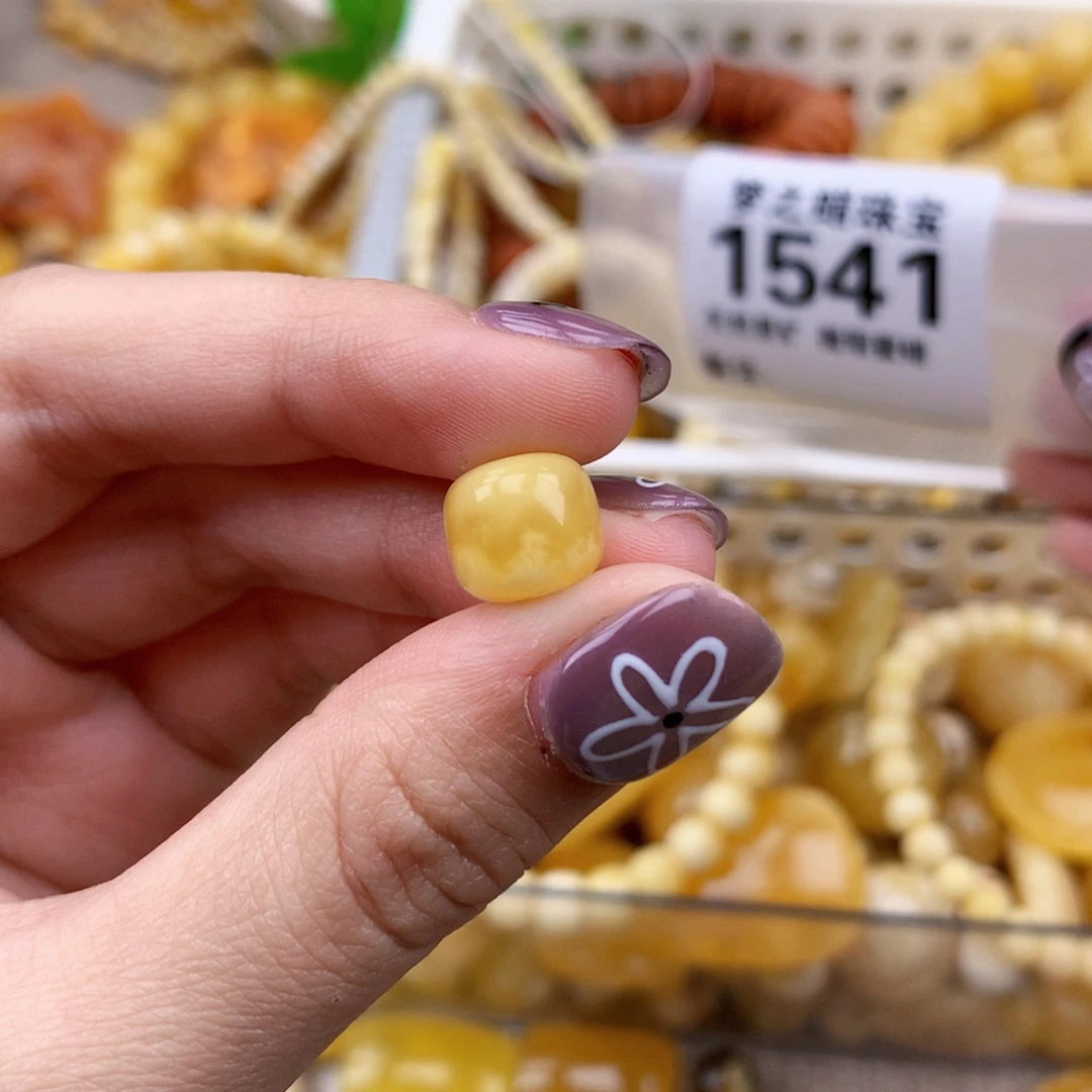 蜜蜡未镶嵌珠宝奇石10