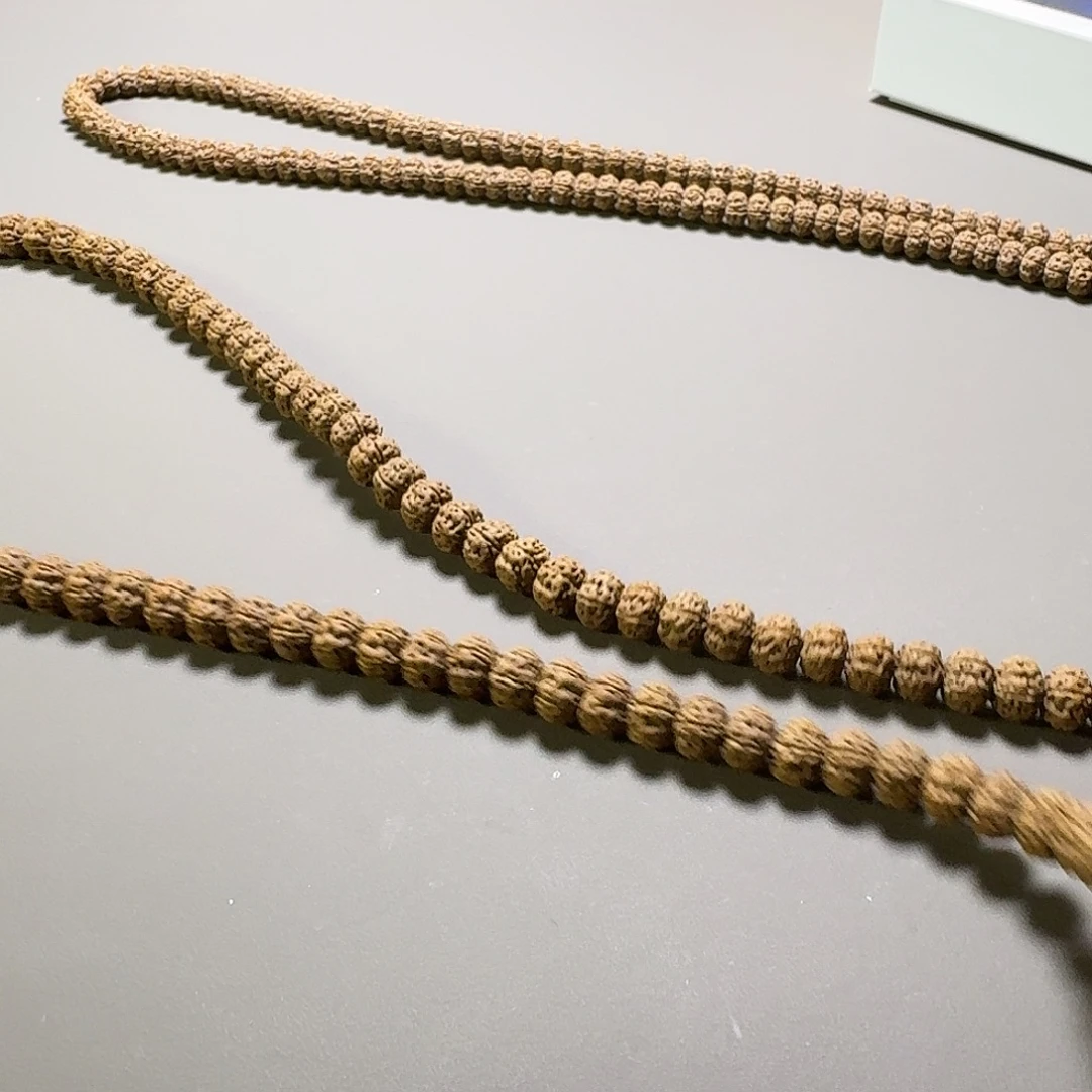 威***子金刚菩提吊坠勿里达老树王顶级108